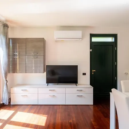 Three Bedrooms - Regina Laglio